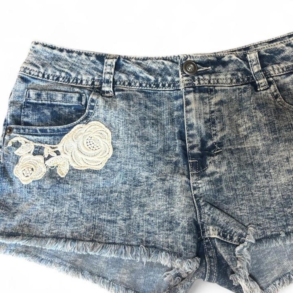 🌸 Empyre Embroidered Denim Shorts